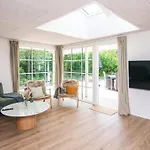Renovated Retreat With Pool - By Traum 헨느스트랜드