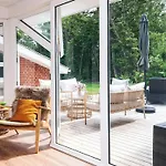 Renovated Retreat With Pool - By Traum *
