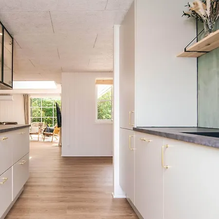 Renovated Retreat With Pool - By Traum Feriehus Henne Strand