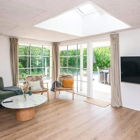 Renovated Retreat With Pool - By Traum Henne Strand