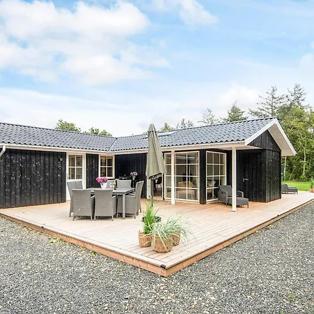 Ferienhaus Renovated Retreat With Pool Henne Strand