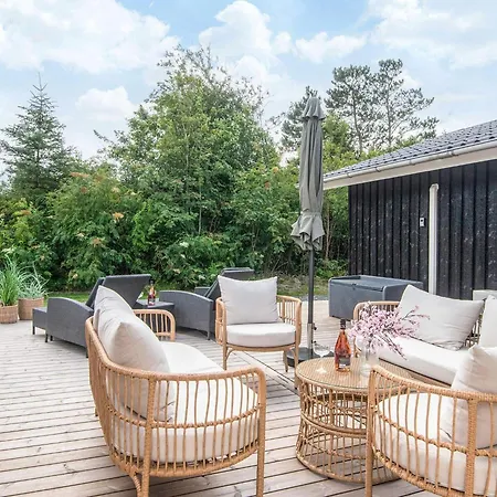 Renovated Retreat With Pool - By Traum Feriehus Henne Strand