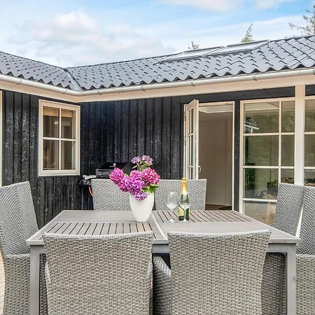 Hébergement de vacances Renovated Retreat With Pool - By Traum Henne Strand