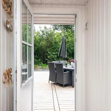 Ferienhaus Renovated Retreat With Pool Henne Strand
