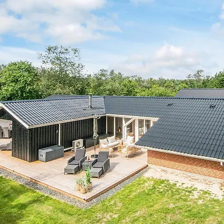 Renovated Retreat With Pool Henne Strand