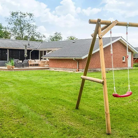 Renovated Retreat With Pool * Henne Strand
