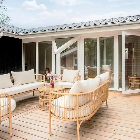 Renovated Retreat With Pool Henne Strand