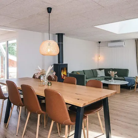 Renovated Retreat With Pool Henne Strand