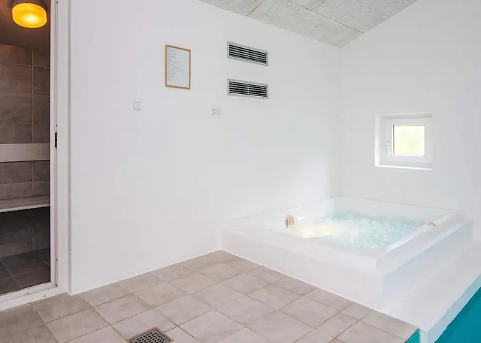 Renovated Retreat With Pool - By Traum Hébergement de vacances