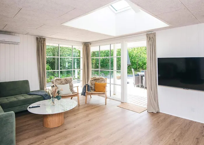 Renovated Retreat With Pool - By Traum Henne Strand