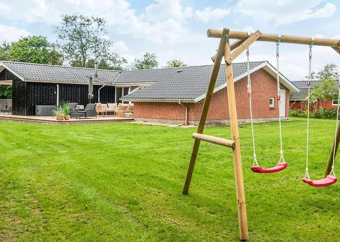 Renovated Retreat With Pool - By Traum Henne Strand