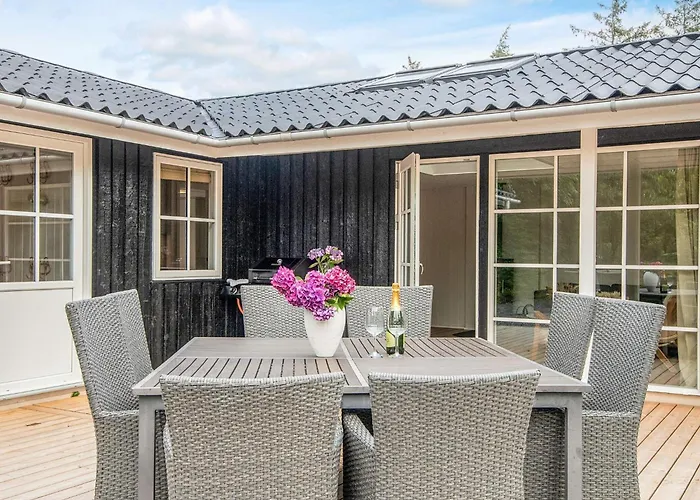 Hébergement de vacances Renovated Retreat With Pool - By Traum Henne Strand